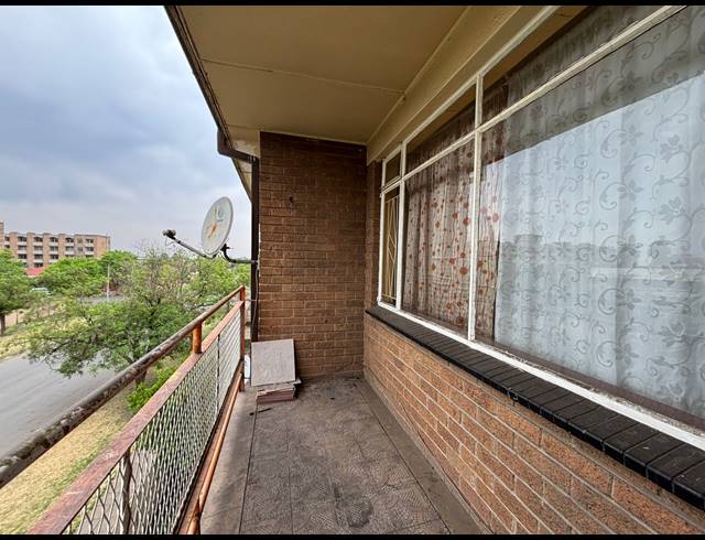 2 BEDROOM FLAT FOR SALE IN VEREENIGING CENTRAL